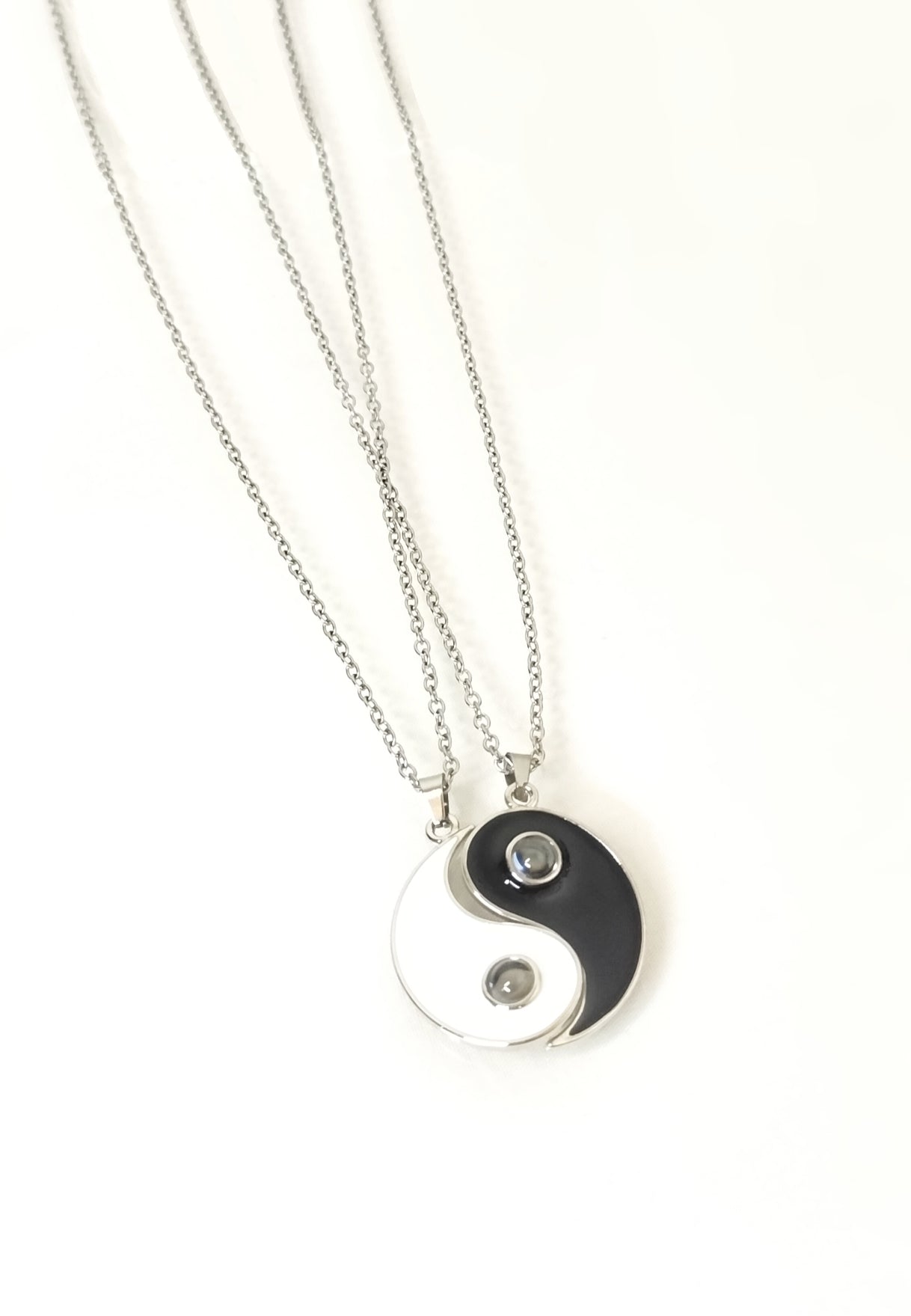 Yin & Yang Projection Necklace silver 'I Love You' in all languages